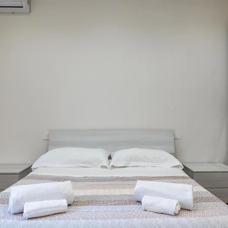 Guesthost - Casa Degli Oleandri Apartamento Giardini Naxos