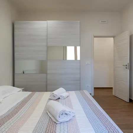Guesthost - Casa Degli Oleandri *